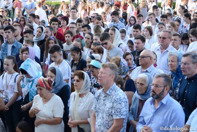 ITOM 2019 - Sfânta Liturghie la Catedrala Mitropolitană din Iași. IPS Teofan: „Este cea mai bună investiție pentru că aici câștigi o viață frumoasă, liberă, demnă, care merită a fi trăită, și dincolo dobândești și veșnicia”