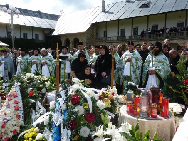 Părintele Filaret Teodorescu a fost înmormântat la Mănăstirea Neamț