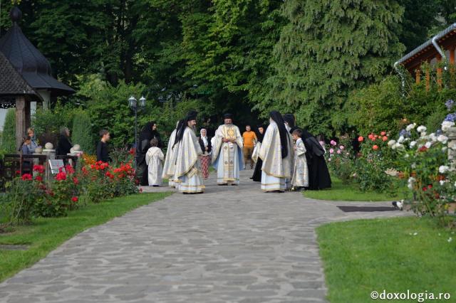 Sărbătorile Mănăstirii Văratec: IPS Teofan a slujit în cinstea Sfântului Gheorghe Pelerinul
