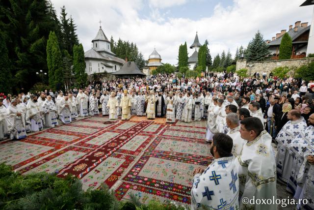 Sărbătoarea Sfintei Teodora de la Sihla la Mănăstirea Sihăstria: 4 ierarhi ai Bisericii noastre au oficiat Sfânta Liturghie