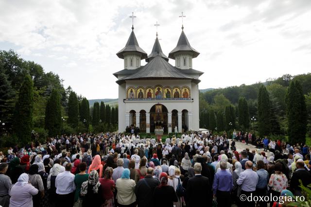 Sărbătoarea Sfintei Teodora de la Sihla la Mănăstirea Sihăstria: 4 ierarhi ai Bisericii noastre au oficiat Sfânta Liturghie