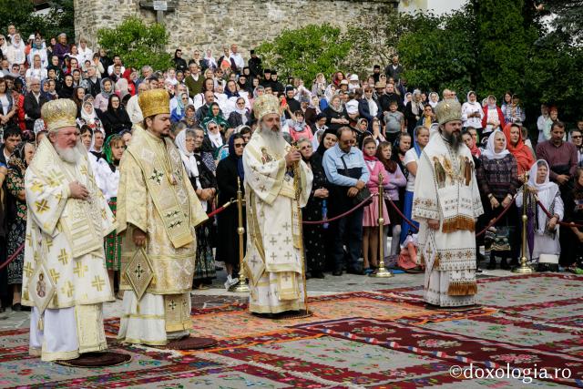 Sărbătoarea Sfintei Teodora de la Sihla la Mănăstirea Sihăstria: 4 ierarhi ai Bisericii noastre au oficiat Sfânta Liturghie