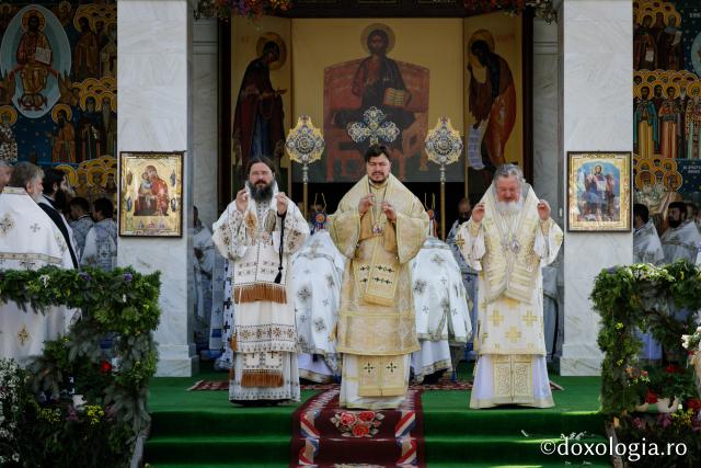 Sărbătoarea Sfintei Teodora de la Sihla la Mănăstirea Sihăstria: 4 ierarhi ai Bisericii noastre au oficiat Sfânta Liturghie