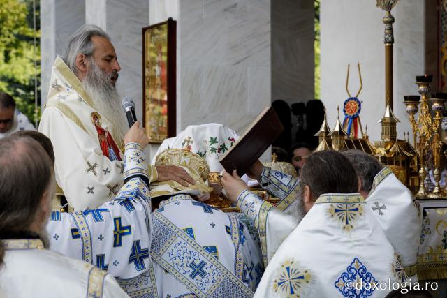 Sărbătoarea Sfintei Teodora de la Sihla la Mănăstirea Sihăstria: 4 ierarhi ai Bisericii noastre au oficiat Sfânta Liturghie