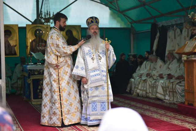 Părintele Mitropolit Teofan la hramul Mănăstirii Bistrița – Neamț: „Maica Domnului este chipul cel mai concret al smereniei”