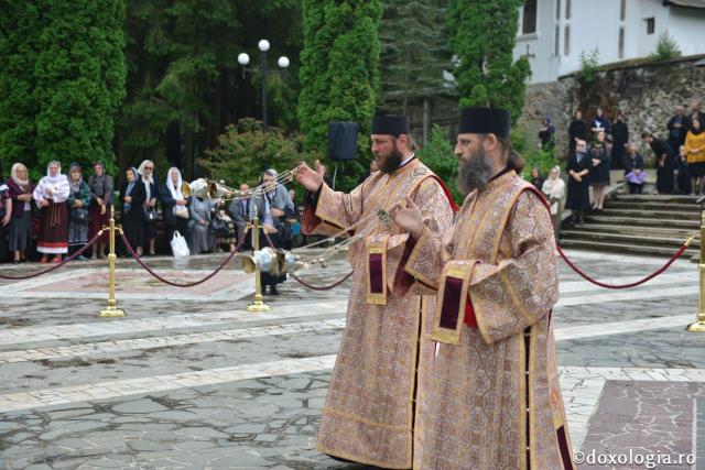 Sărbătoarea Sfintei Teodora de la Sihla la Mănăstirea Sihăstria: 4 ierarhi ai Bisericii noastre au oficiat Sfânta Liturghie