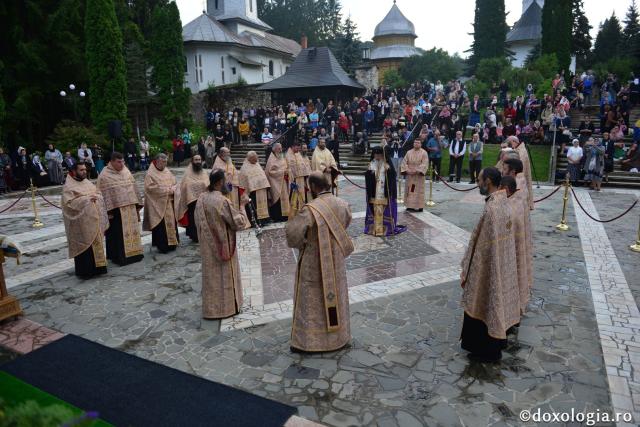 Sărbătoarea Sfintei Teodora de la Sihla la Mănăstirea Sihăstria: 4 ierarhi ai Bisericii noastre au oficiat Sfânta Liturghie