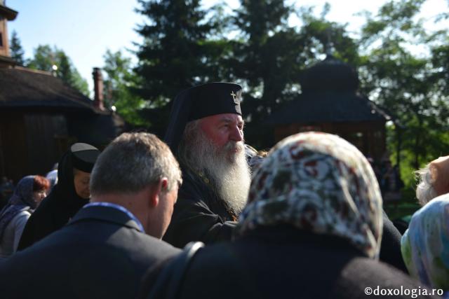 Slujbă arhierească la Mănăstirea Sihla - IPS Mitropolit Ioan: „Ce fericiți au fost că au gustat din lumina taborică”