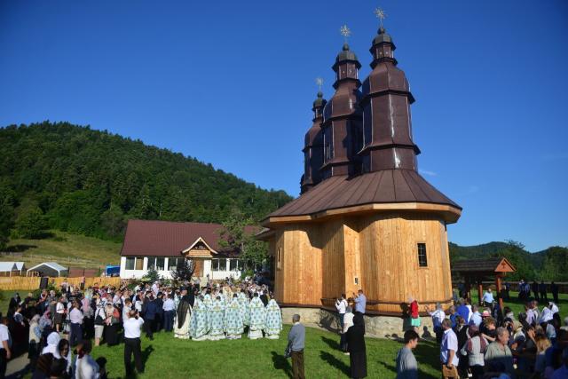 Biserica Schitului Pocrov - Neamț a fost resfinţită