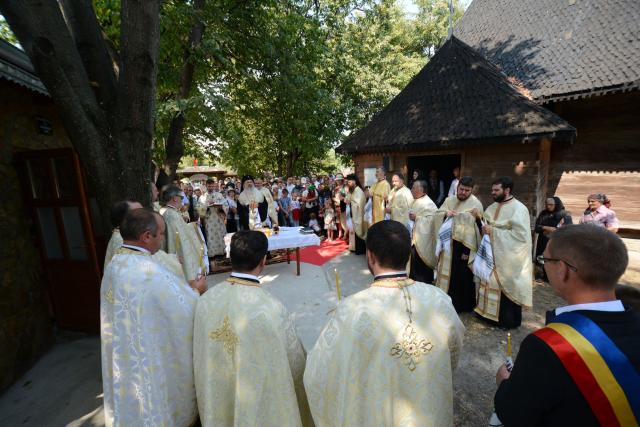 IPS Părinte Teofan în vizită pastorală la parohiile din județul Botoșani