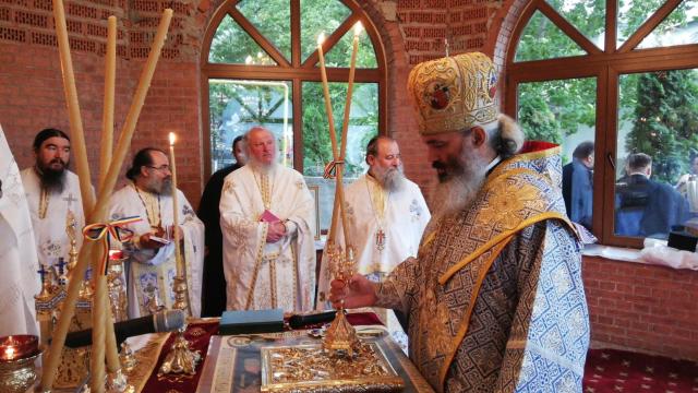 Mănăstirea Piatra Sfântă din județul Iași, în haine de sărbătoare: PS Antonie a slujit Sfânta Liturghie
