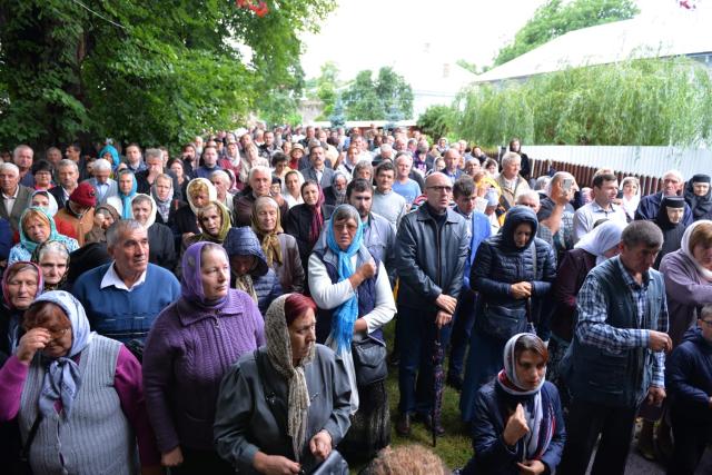 Sărbătorile Mănăstirii Văratec - doi ierarhi au slujit de sărbătoarea Adormirii Maicii Domnului