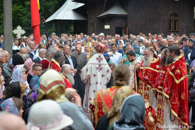 Slujbă arhierească la hramul Mănăstirii „Sfânta Cruce” din Brusturi – Neamț