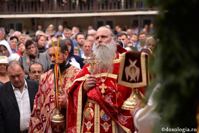 Slujbă arhierească la hramul Mănăstirii „Sfânta Cruce” din Brusturi – Neamț