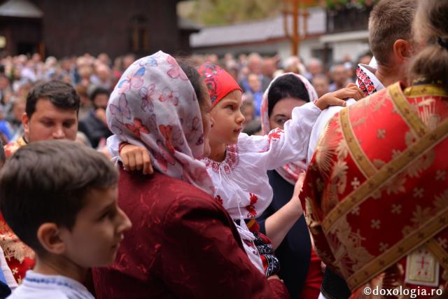 Slujbă arhierească la hramul Mănăstirii „Sfânta Cruce” din Brusturi – Neamț