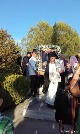 (Foto) Vecernie și procesiune la Sărbătoarea mutării moaștelor Sfântului Ierarh Nectarie, Insula Eghina – 2 septembrie 2019