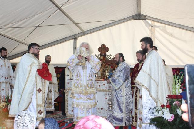 Sfinţirea picturii bisericii Parohiei Frenciugi-Drăguşeni