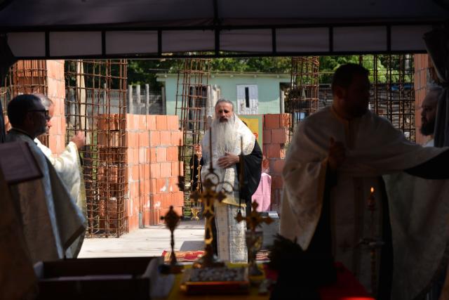 IPS Teofan a pus piatra de temelie pentru viitoarea biserică a Centrului medical din Răducăneni