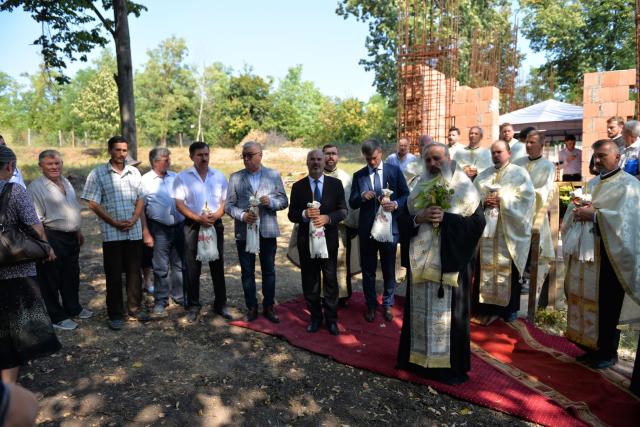 IPS Teofan a pus piatra de temelie pentru viitoarea biserică a Centrului medical din Răducăneni