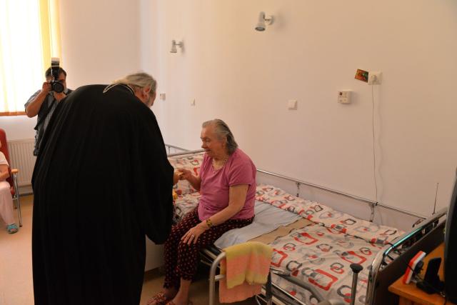IPS Teofan a pus piatra de temelie pentru viitoarea biserică a Centrului medical din Răducăneni