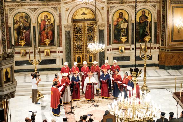 IBMF 2019: „Romeiko” sau ținuta vestimentară a cântărețului de la strană