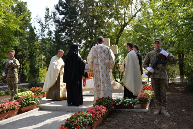 IPS Teofan a binecuvântat o troiță ridicată în memoria eroilor militari români