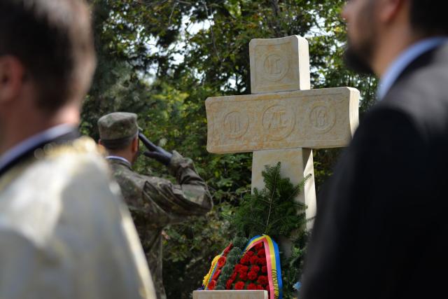 IPS Teofan a binecuvântat o troiță ridicată în memoria eroilor militari români