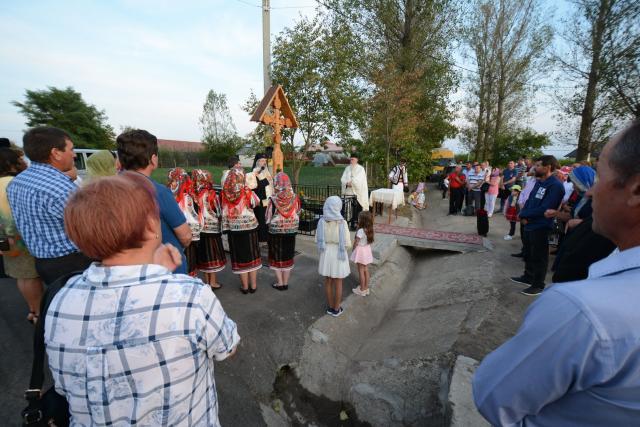 IPS Mitropolit Teofan la Parohia Victoria - Botoșani: „Avem încredințarea că sufletul Părintelui Patriarh Teoctist se bucură văzându-vă pe dumneavoastră”