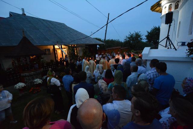 IPS Mitropolit Teofan la Parohia Victoria - Botoșani: „Avem încredințarea că sufletul Părintelui Patriarh Teoctist se bucură văzându-vă pe dumneavoastră”