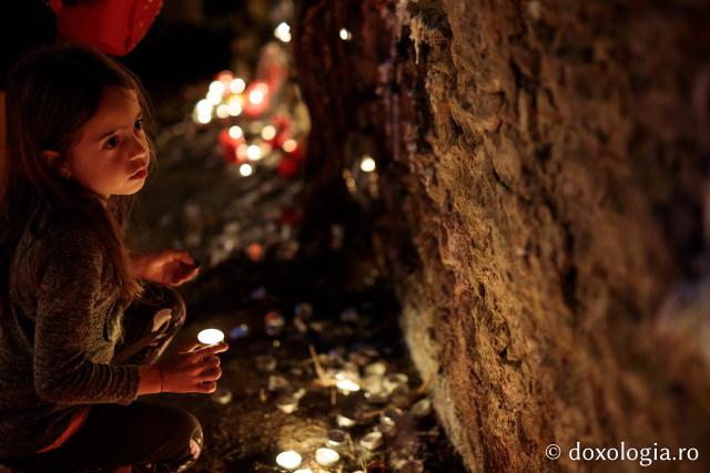 (Foto) Nopți luminate de credință la Hramul Sfintei Parascheva – 2019