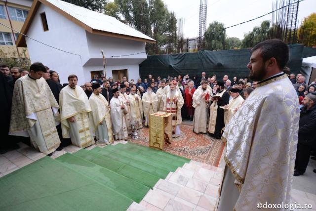 Paraclisul Parohiei „Sfântul Antonie” din Iași a primit veșmântul sfințirii