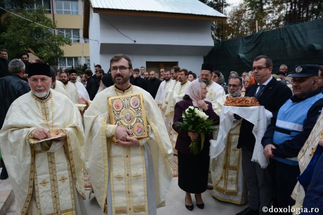 Paraclisul Parohiei „Sfântul Antonie” din Iași a primit veșmântul sfințirii