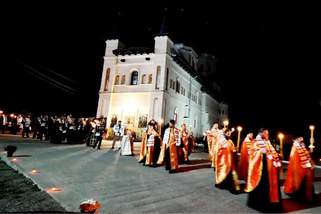 Procesiune cu sfinte moaşte la Mănăstirea Nechit