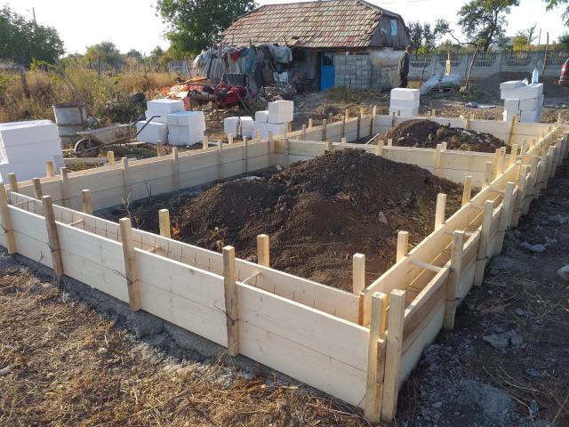 Casă pentru doi bătrâni necăjiţi din Belcești