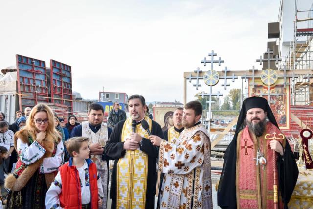 PS Macarie a sfințit crucile noii biserici românești din Viena