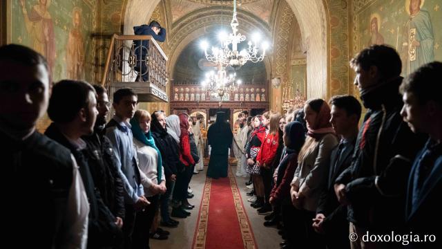 IPS Teofan, către liceeni: „Îl rog pe Dumnezeu să vă dăruiască discernământ în alegerea grupului de prieteni”