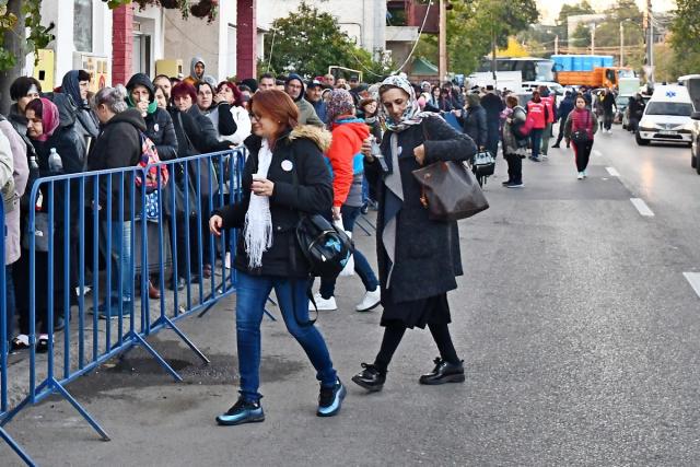 Opt mii de pelerini din Voluntari s-au rugat Sfintei Parascheva