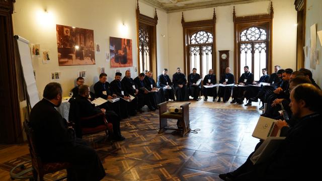 Cursuri preoțești la Miclăușeni – PS Damaschin Dorneanul și pr. Radu Preda, alături de clericii participanți