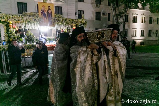 Sfânta Parascheva a fost așezată înapoi în Catedrala Mitropolitană
