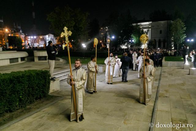 Sfânta Parascheva a fost așezată înapoi în Catedrala Mitropolitană