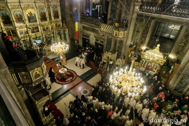 Racla cu mâna Sfântului Spiridon a ajuns la Iași