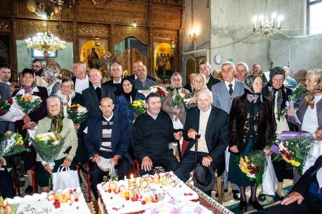 Slujbă de mulțumire pentru 26 de familii care au împlinit peste 50 de ani de la căsătorie, în Parohia Ceplenița