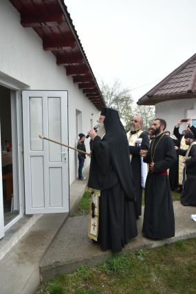 PS Calinic Botoşăneanul a sfinţit așezământul social din Parohia Lişna