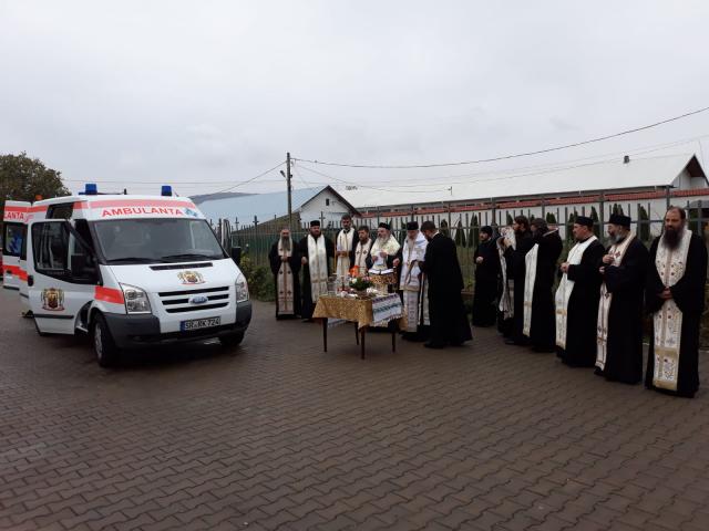Episcopia Hușilor inaugurează un centru medical. Crucea Roșie Bavareză a donat prima ambulanță