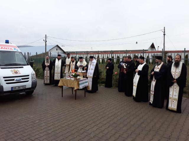 Episcopia Hușilor inaugurează un centru medical. Crucea Roșie Bavareză a donat prima ambulanță