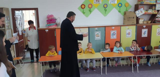 Viața Sfântului Stelian, prezentată elevilor Școlii Gimnaziale „Daniela Cuciuc” din Piatra Neamț