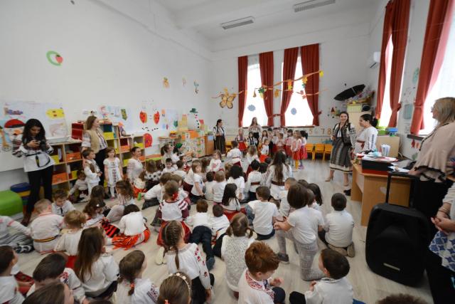 „Săptămâna Românească” la Grădinița „Varlaam Mitropolitul”