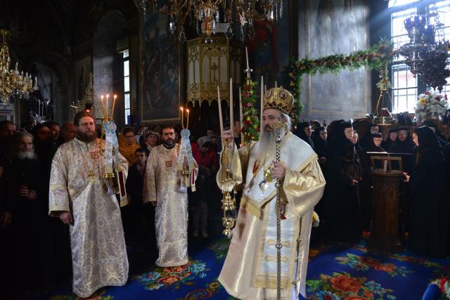 Mitropolitul Moldovei şi Bucovinei, la hramul Mănăstirii Agapia: „Omul este ființă chemată să aducă laudă lui Dumnezeu”