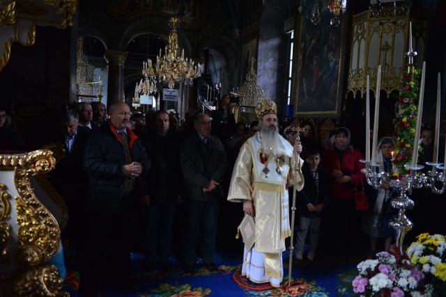 Mitropolitul Moldovei şi Bucovinei, la hramul Mănăstirii Agapia: „Omul este ființă chemată să aducă laudă lui Dumnezeu”