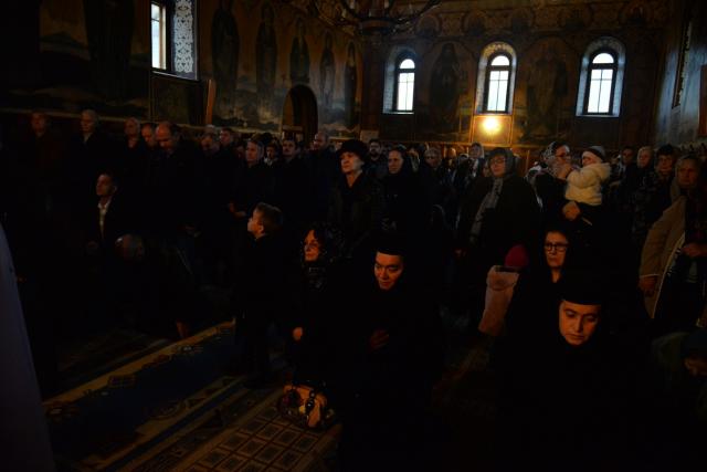 Slujbă arhierească la hramul mănăstirii nemțene Peștera